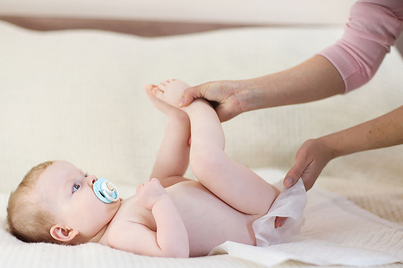 Tã bỉm cho bé sơ sinh: Chọn loại nào để bé luôn khô thoáng, tránh hăm tã hiệu quả?