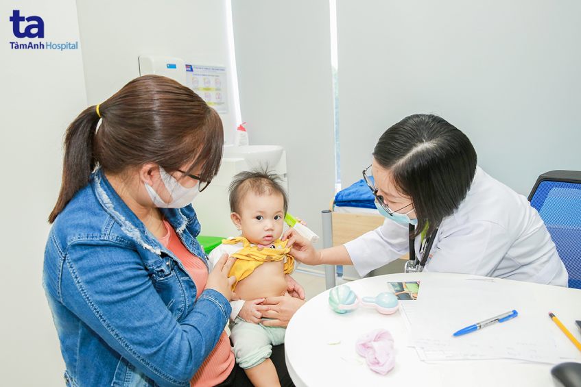 Thời gian uống sắt, canxi và vitamin tổng hợp cho mẹ sau sinh