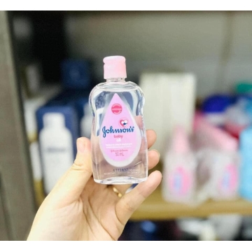 Dầu Massage và dưỡng ẩm Johnsons baby oil cho bé 0M+ (200ml)